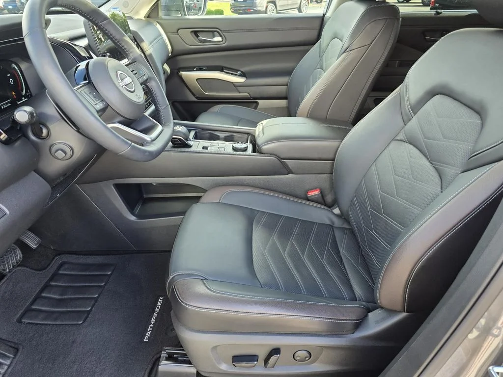 Used 2024 Gray Nissan Platinum 4WD image 8