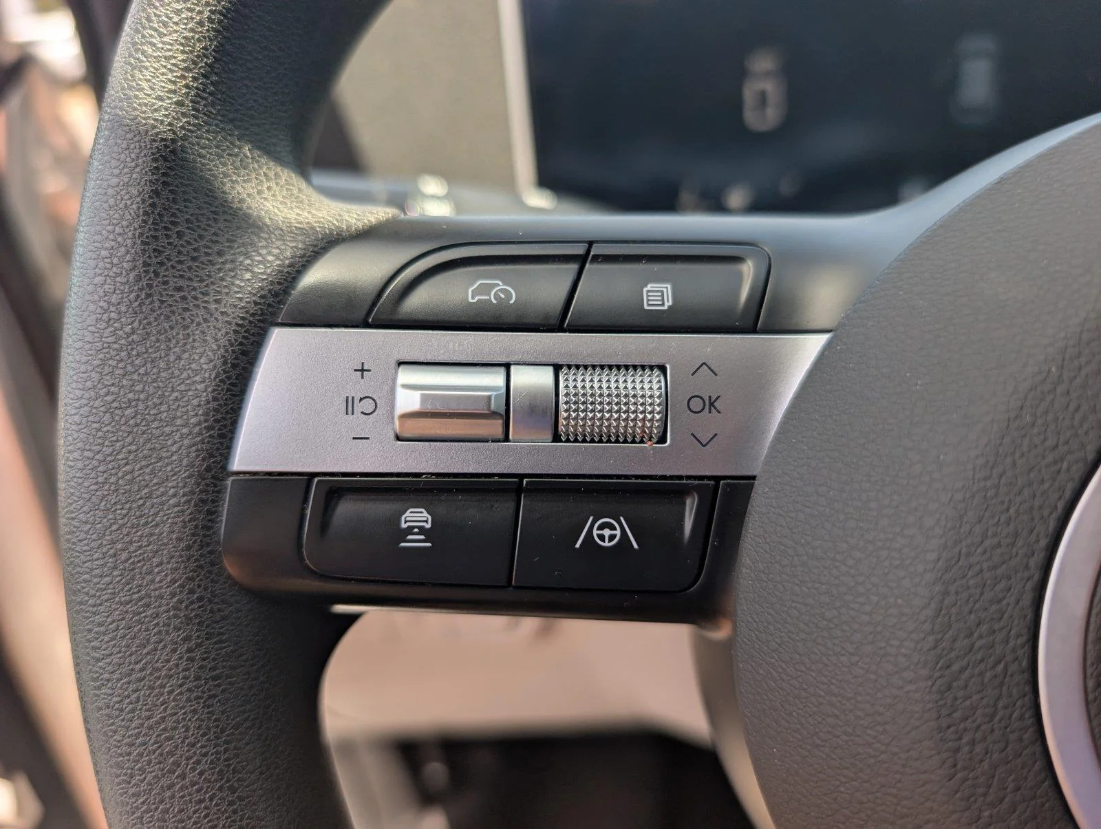 Used 2025 Shimmering Silver Hyundai SEL image 24