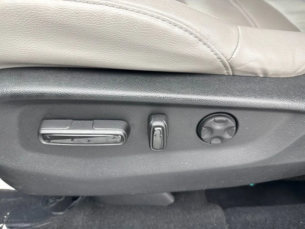 Used 2018  Honda EX-L image 19