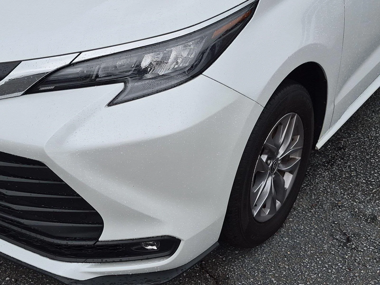 Used 2025 Wind Chill Pearl Toyota XLE image 9
