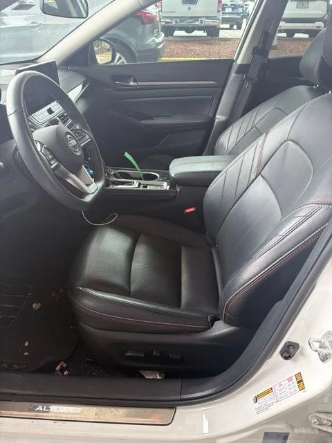 Used 2024 White Nissan 2.0 SR image 4