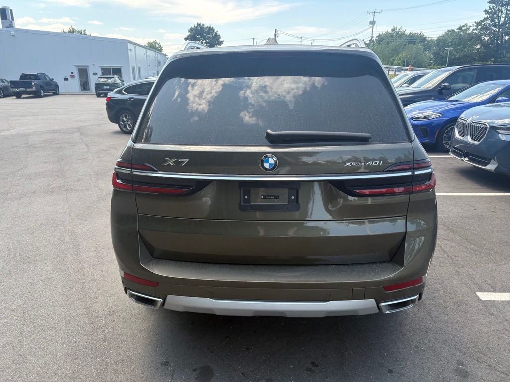 Used 2026 Green BMW xDrive40i image 5