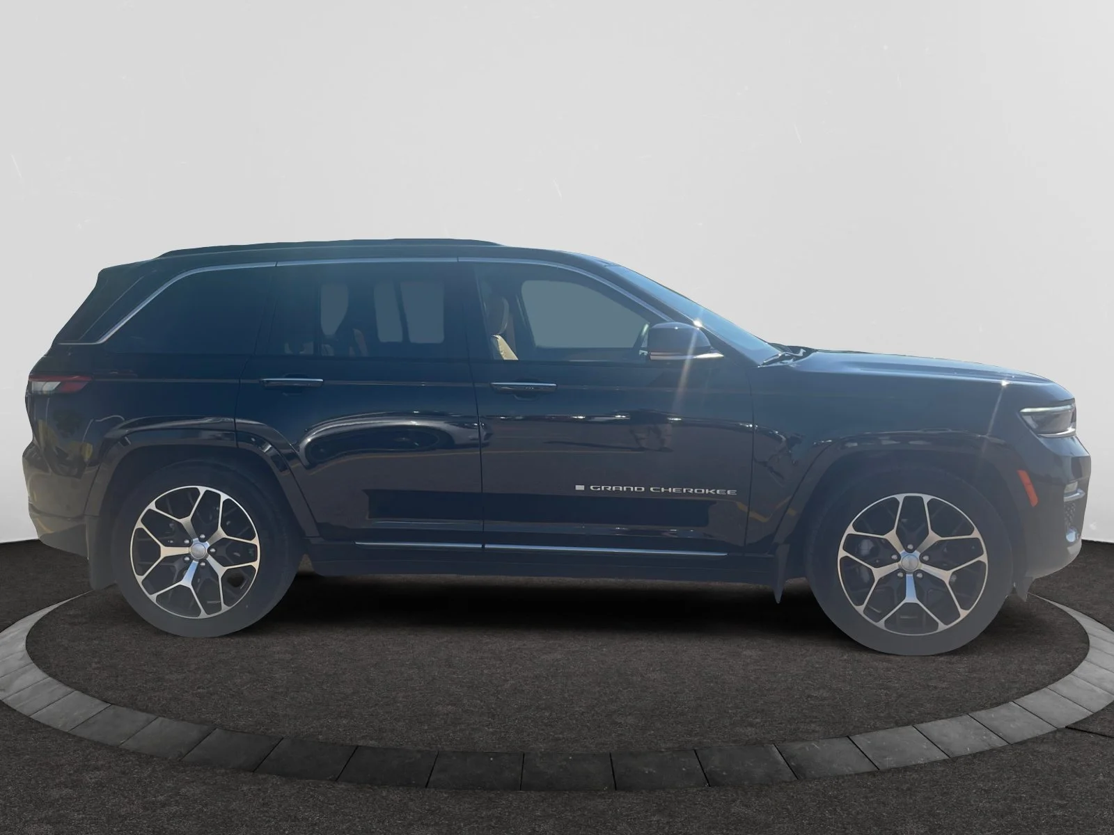 Used 2024 Diamond Black Crystal Pearl Jeep SUMMIT image 6