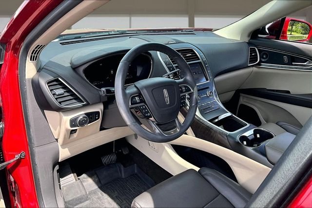 Used 2020 Red Lincoln Reserve image 14