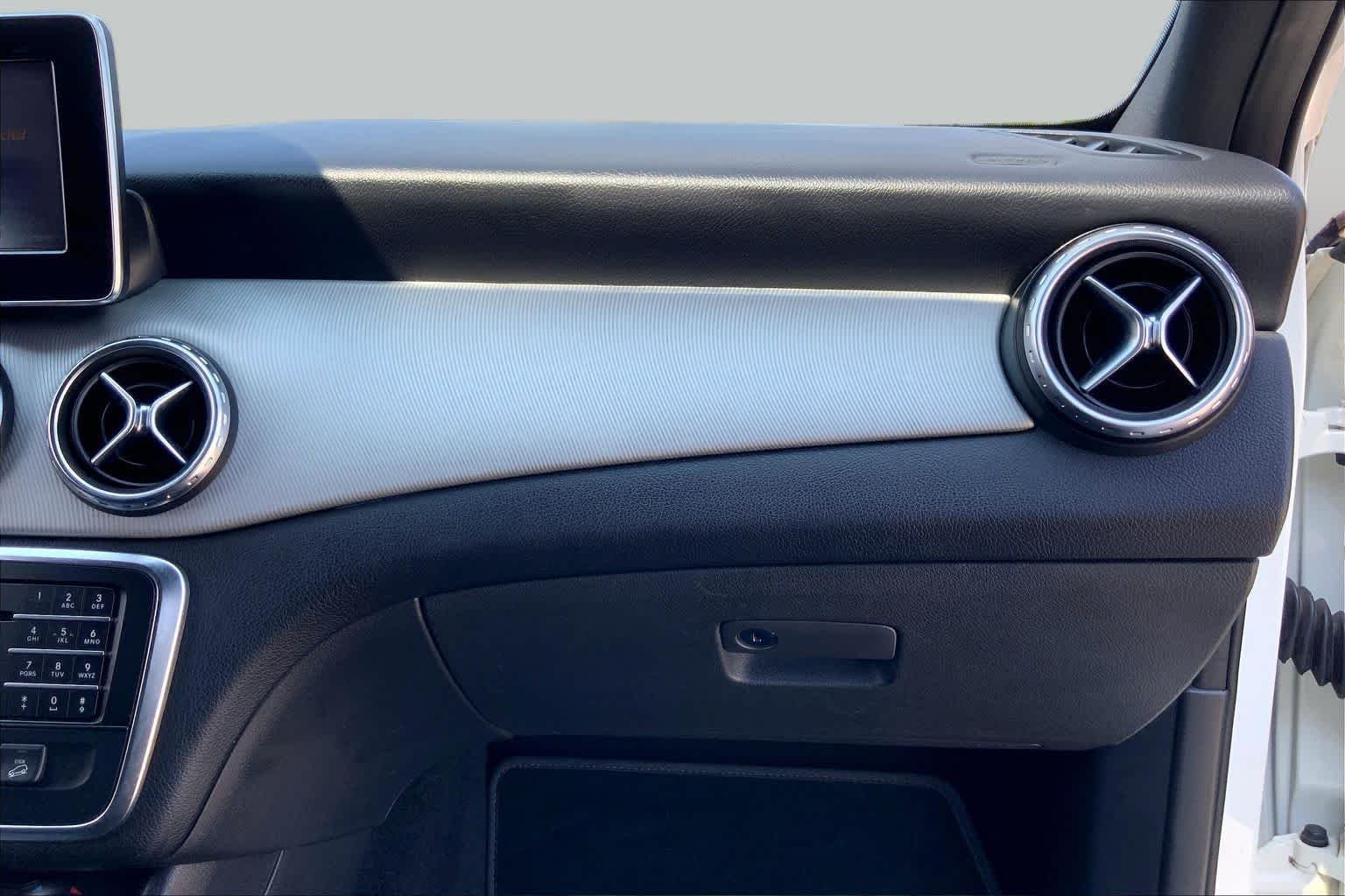 Used 2017 Cirrus White Mercedes-Benz GLA 250 image 18