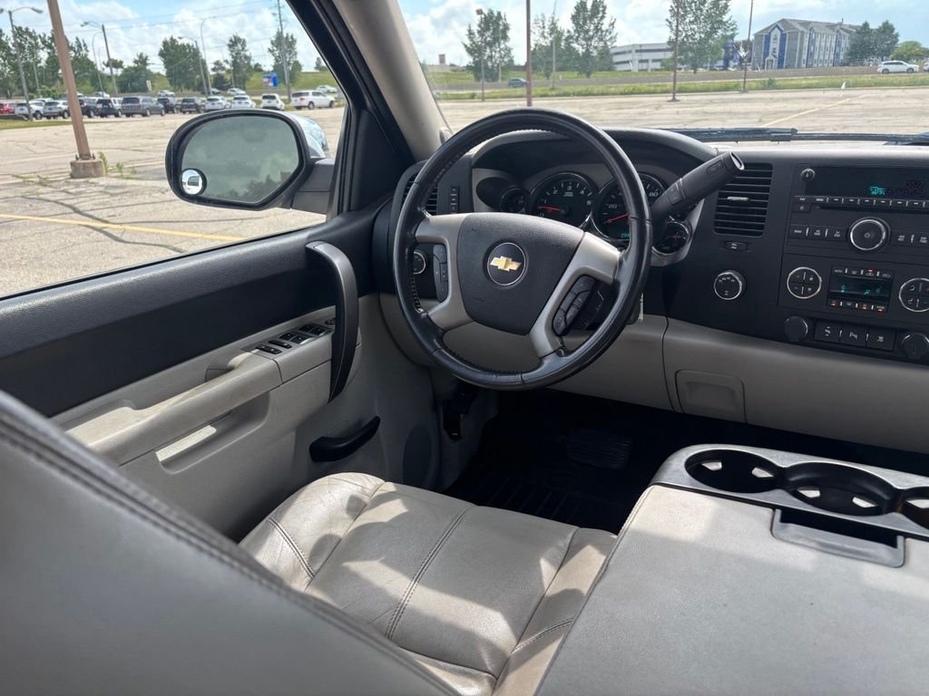 Used 2011 White Chevrolet LT image 11