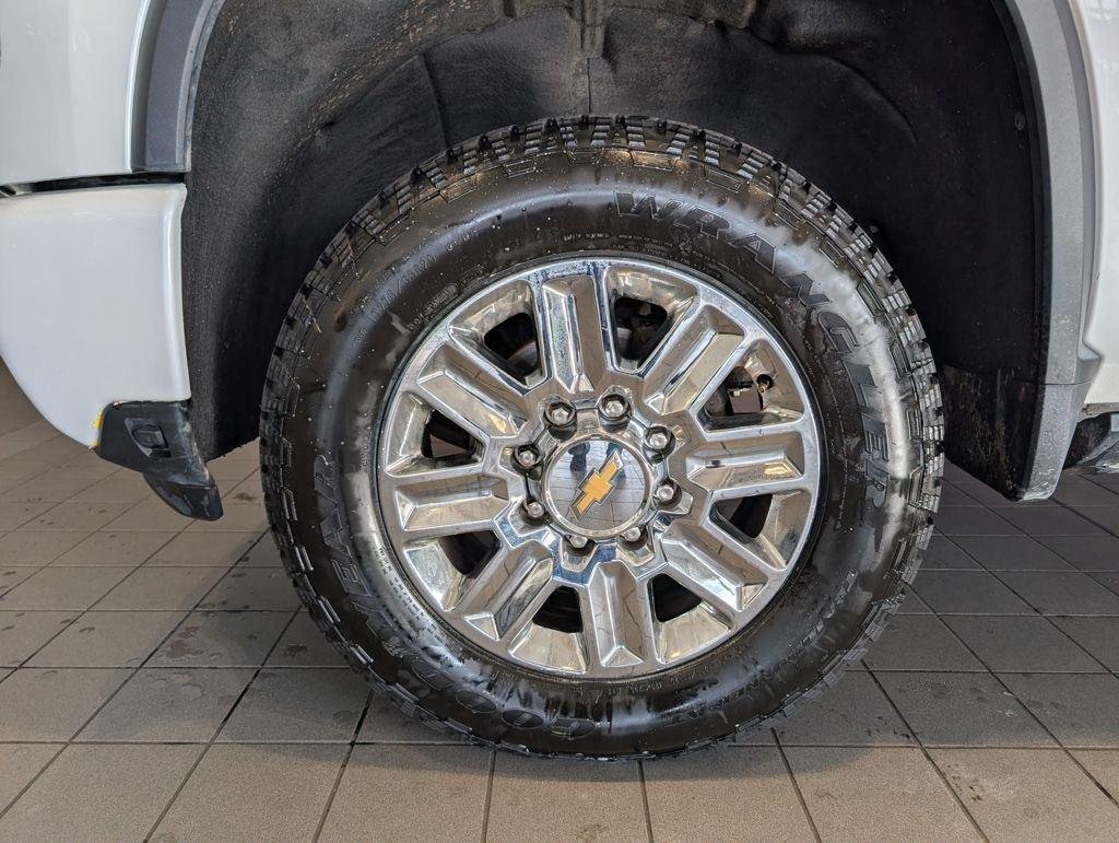 Used 2024 Pearl Chevrolet High Country image 14