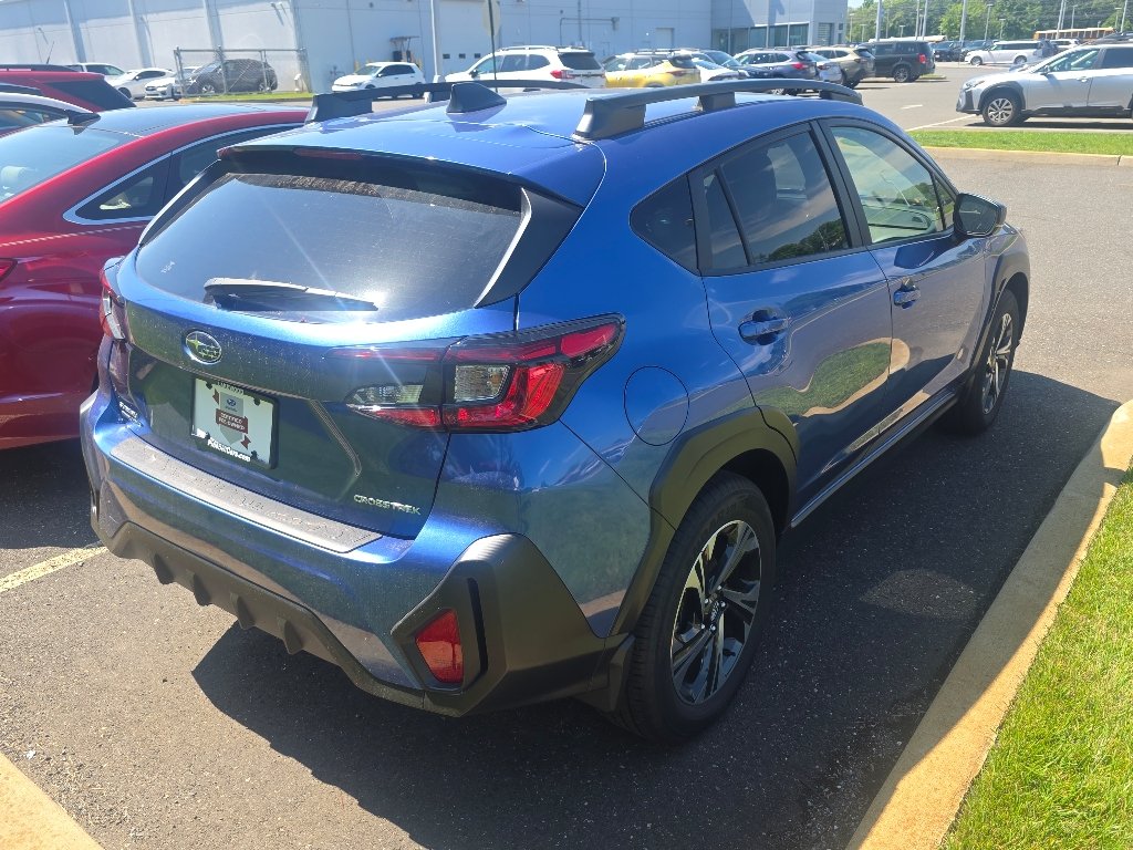 Used 2025 Daybreak Blue Pearl Subaru Premium image 6