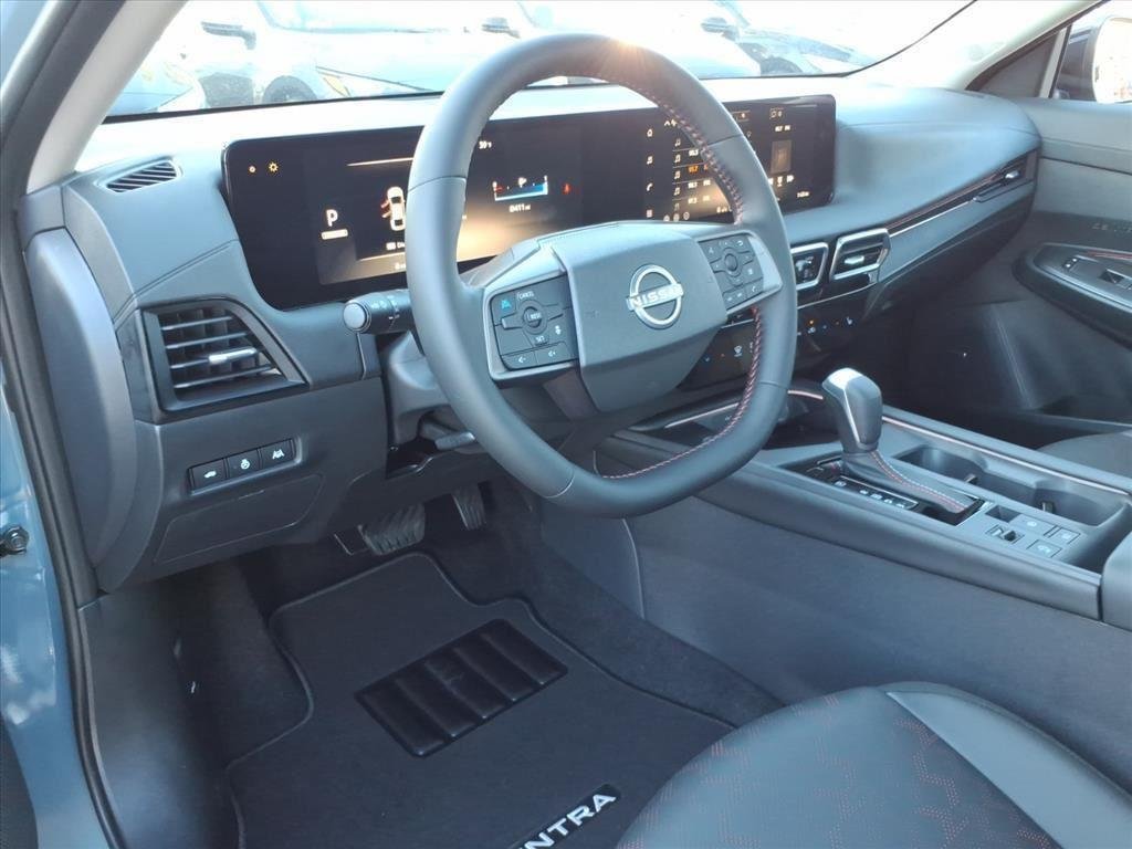 New 2026 Atlantic Gray Metallic / Super Black Two-tone Nissan SR image 9