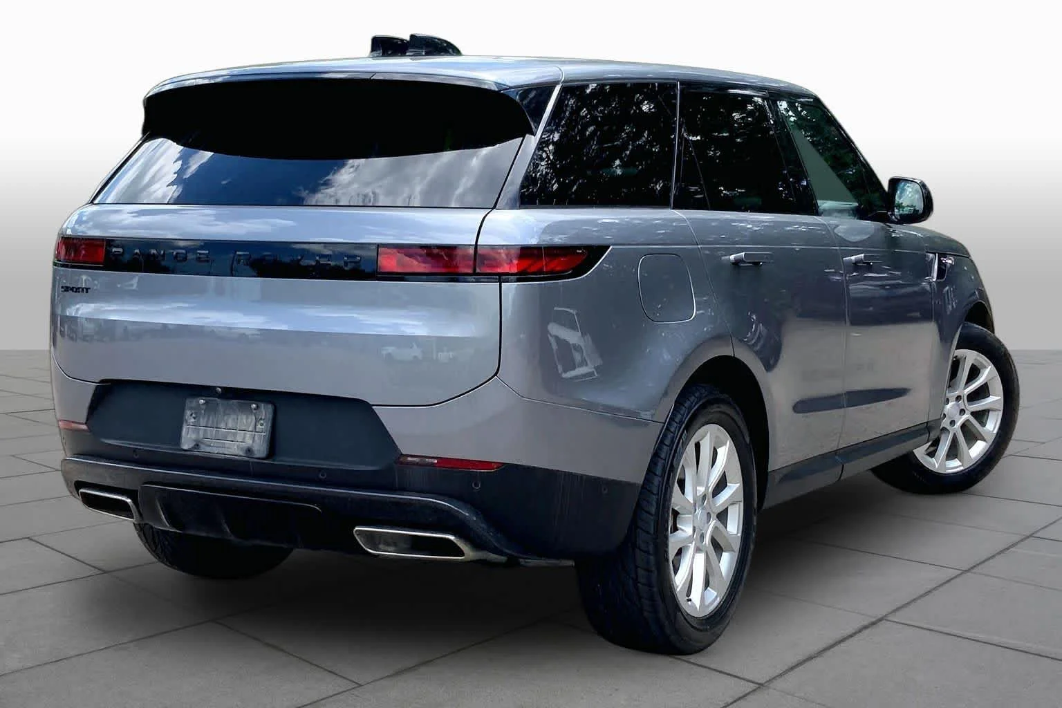 Used 2025 Eiger Grey Metallic Land Rover SE image 13