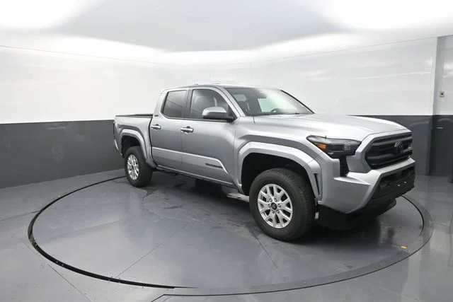 Used 2025 Silver Toyota SR5 image 29