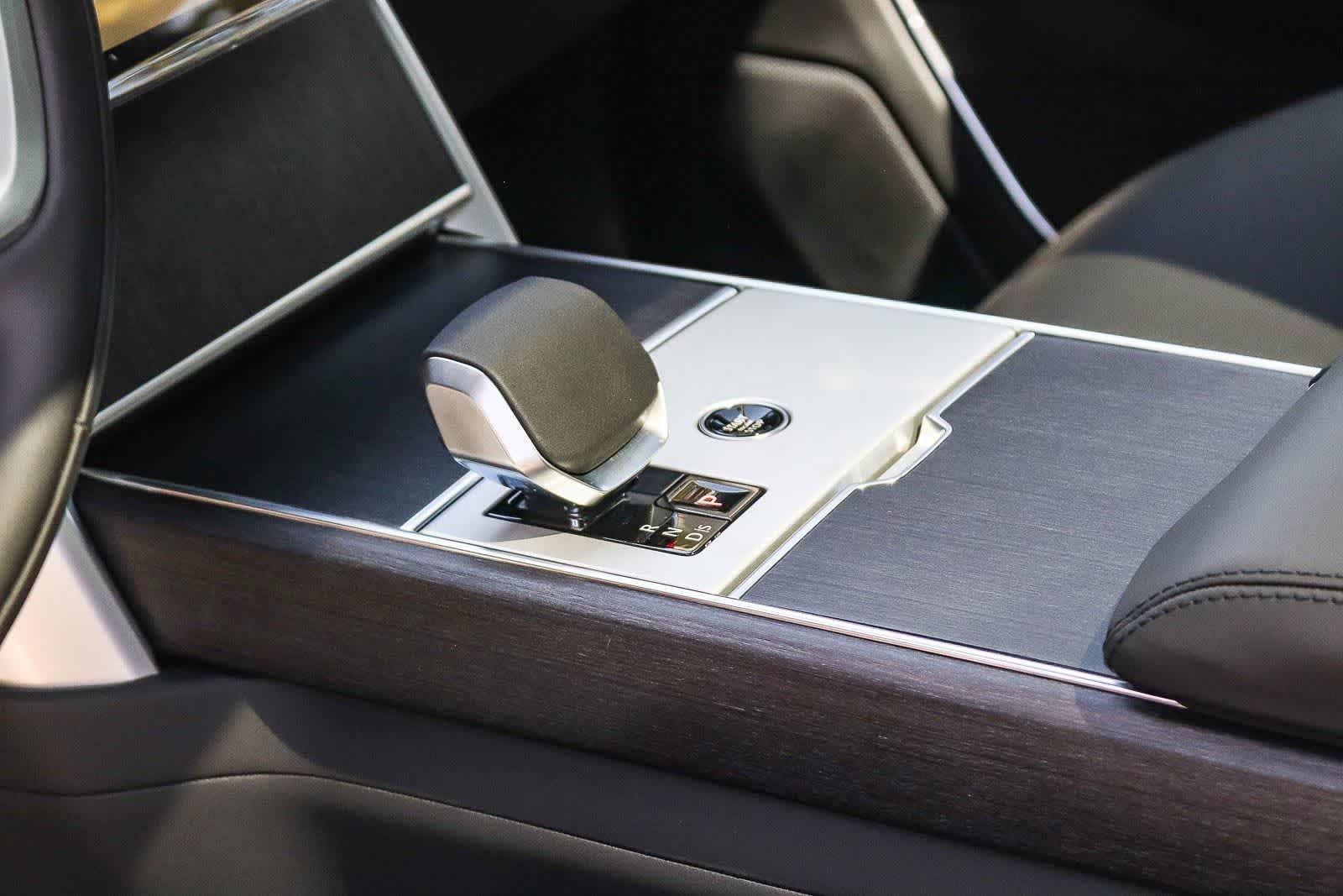 New 2026 Fuji White Land Rover SE image 19