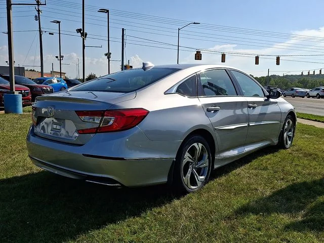 Used 2018 Silver Honda EX-L image 6