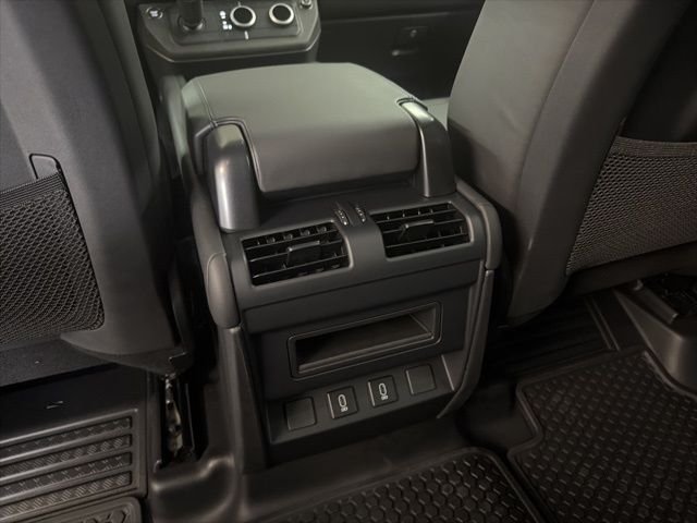 New 2026 Santorini Black Land Rover X-Dynamic SE image 16