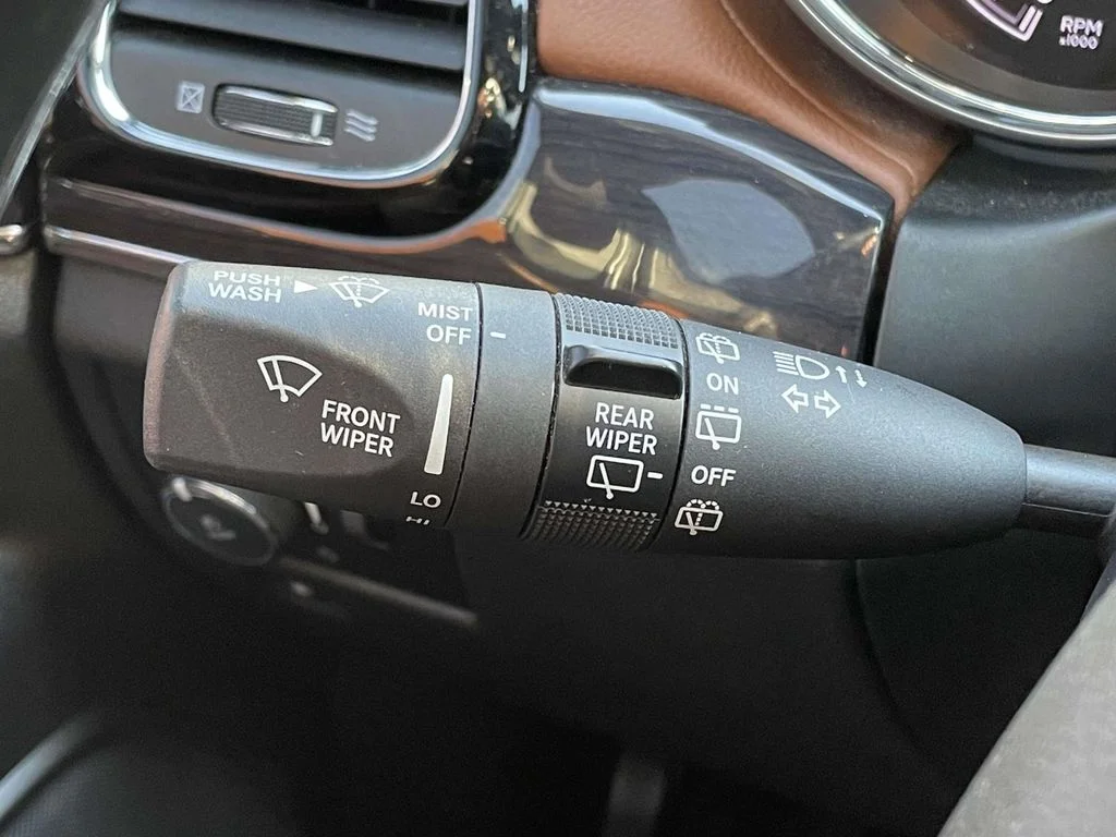 Used 2020 Diamond Black Crystal Pearlcoat Jeep Overland image 12