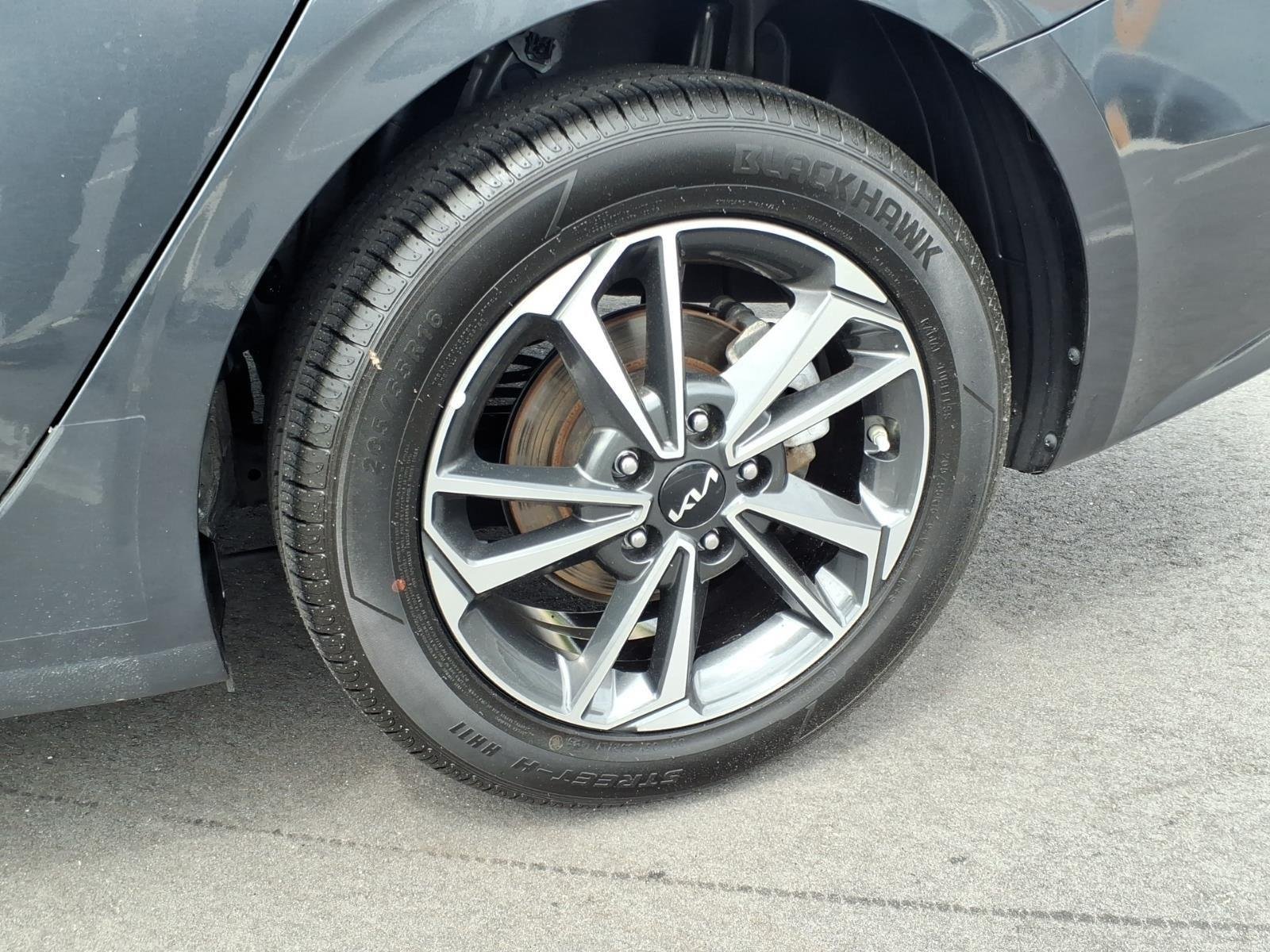 Used 2024 Gravity Gray Kia LXS image 11
