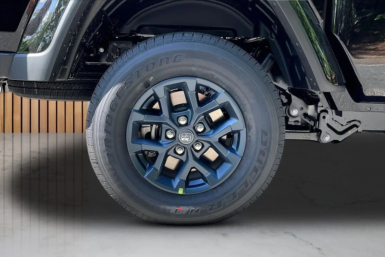 New 2026 Black Clear-Coat Exterior Paint Jeep 85th Anniversary Edition image 34