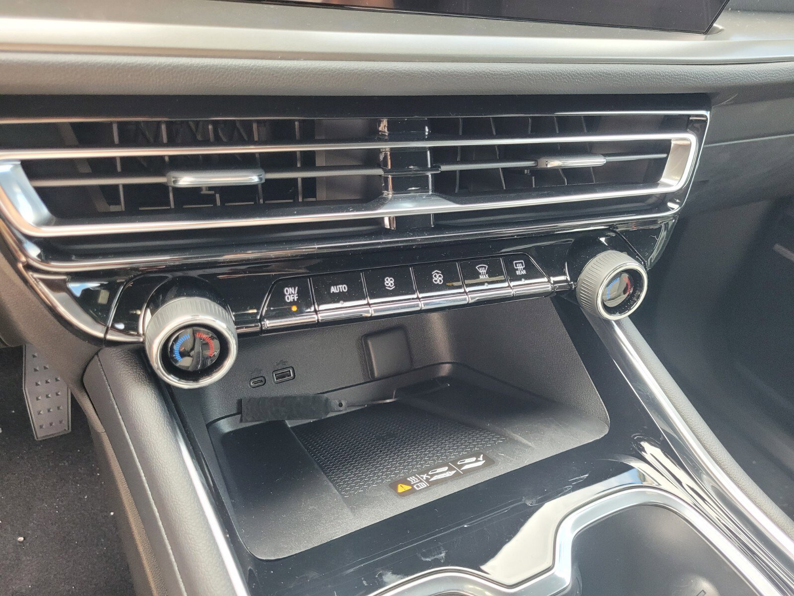 2025 Chevrolet Traverse LT - Photo 27