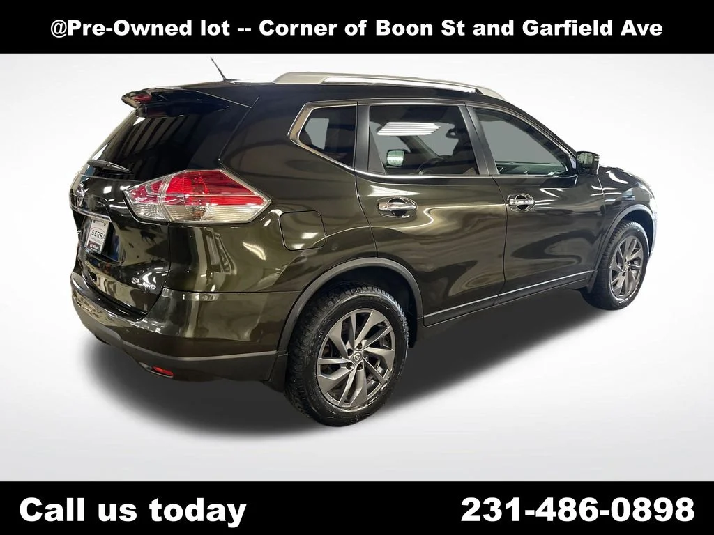 Used 2016 Black Nissan SL image 5