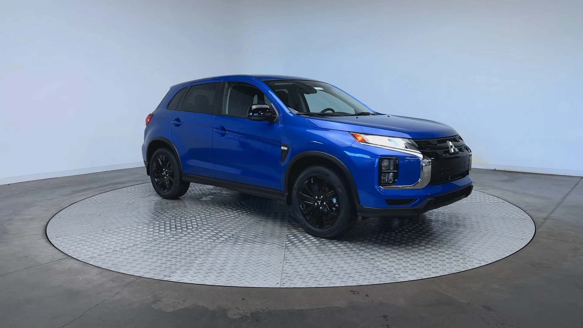 New 2026 Octane Blue Metallic Mitsubishi LE image 2