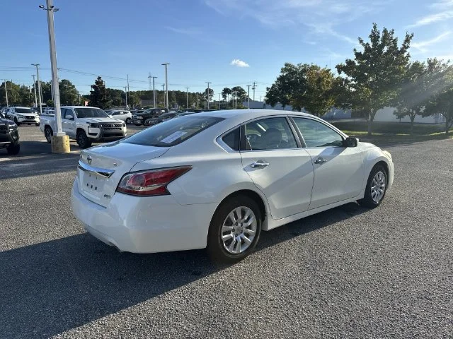 Used 2014 White Nissan 2.5 S image 5