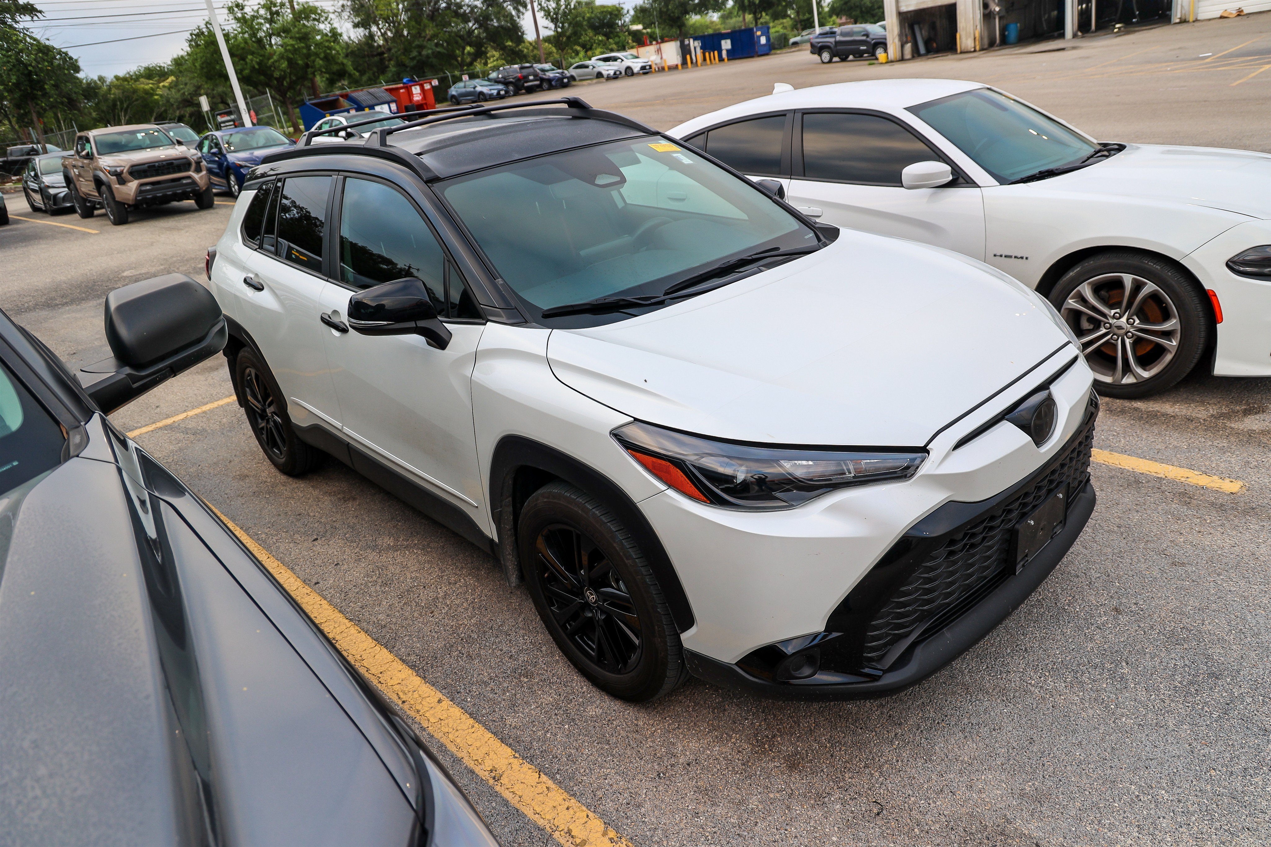 Used 2025 WIND CHILL PEARL/ Toyota Hybrid Nightshade Edition image 6