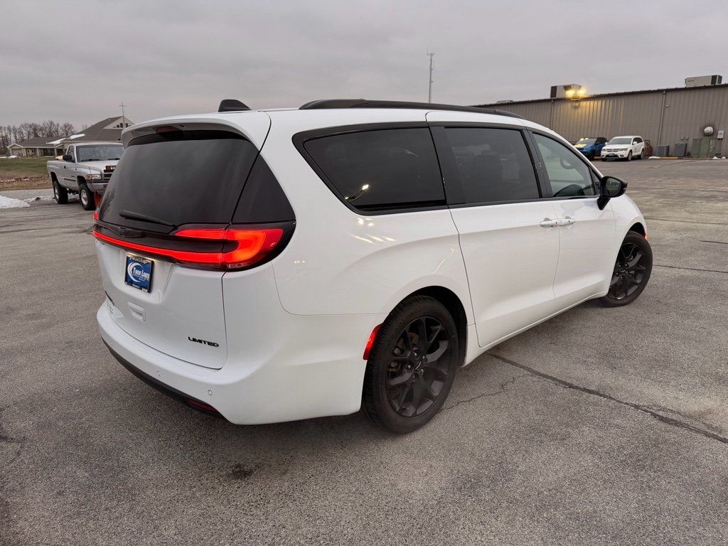 Used 2025 Bright White Clearcoat Chrysler Limited image 6