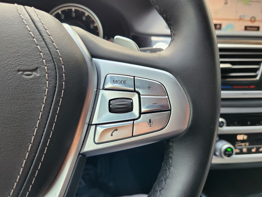 Used 2019 White Metallic BMW 750i image 29
