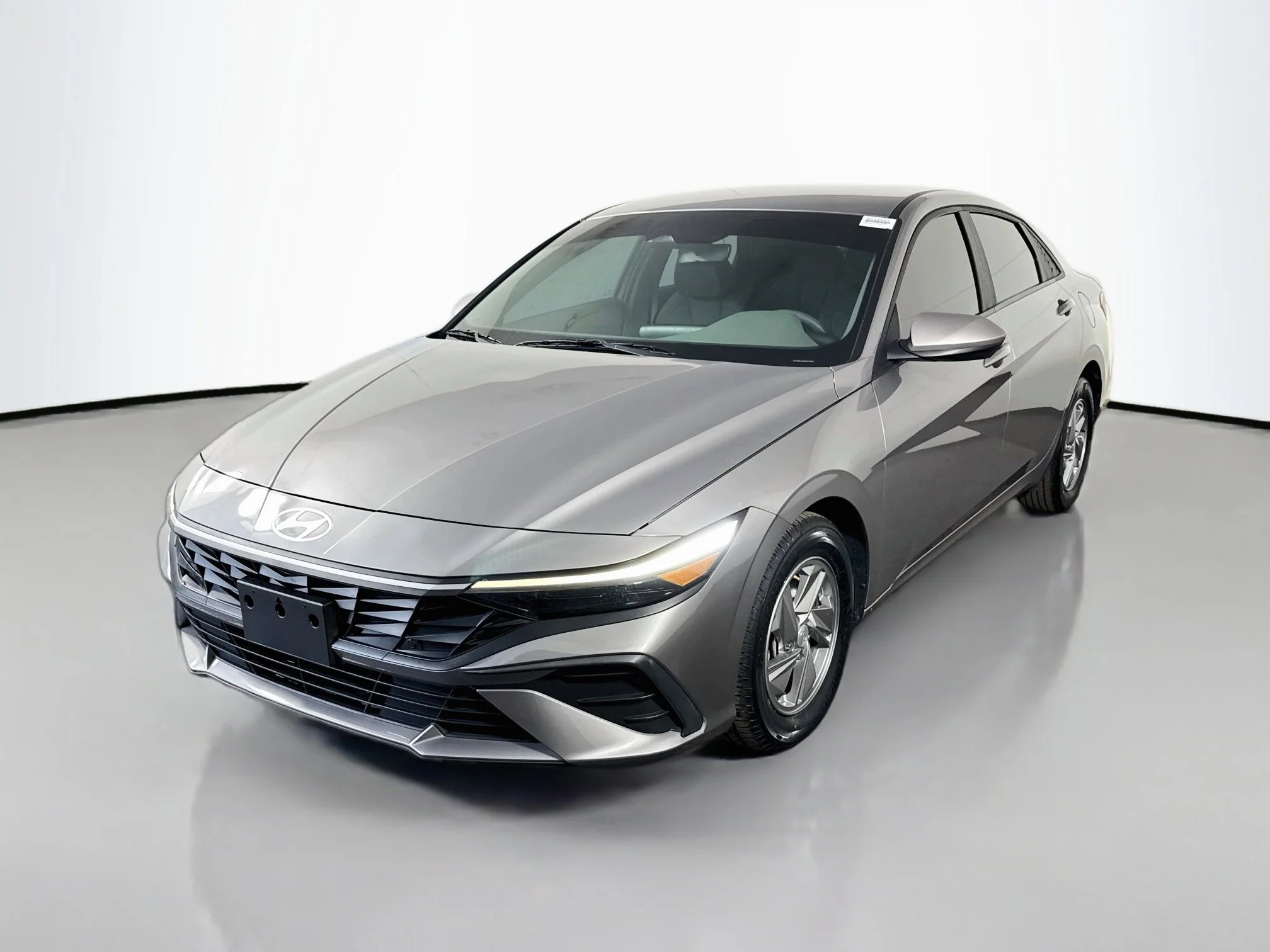Used 2024 Fluid Metal Hyundai SE image 3