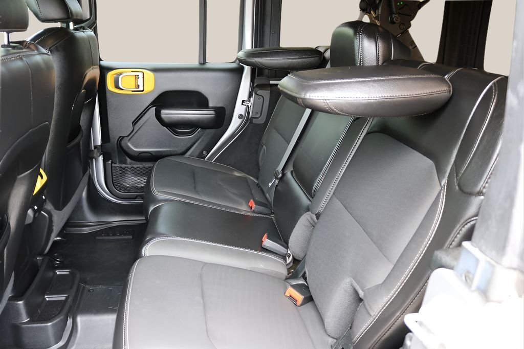 Used 2020 Silver Jeep Unlimited Sport image 15