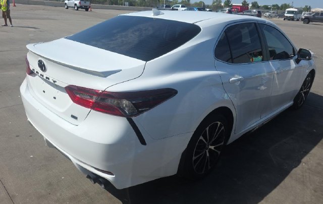 Used 2024 Ice Cap Toyota SE image 2