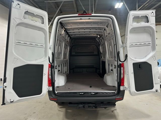 New 2026  Mercedes-Benz Cargo 144 WB image 14