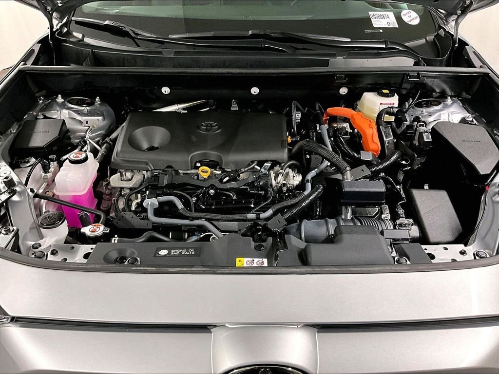 Used 2025 Silver Toyota XLE image 28