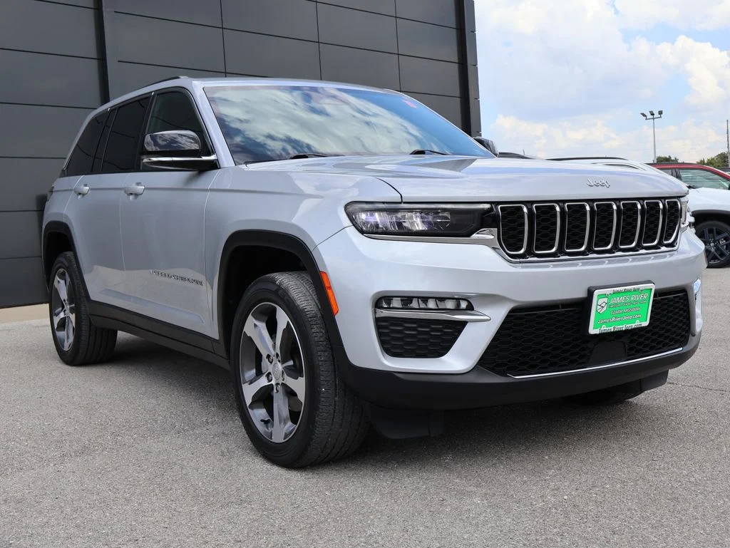 Used 2024 Silver Jeep Limited image 6