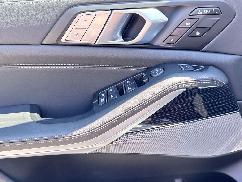 New 2027 Alpine White BMW xDrive40i image 15