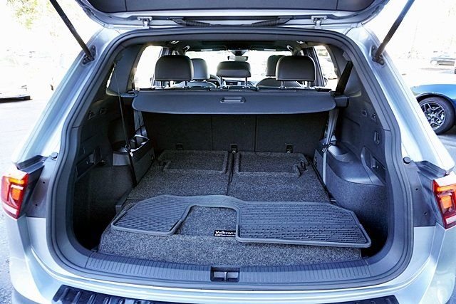 Used 2023 Silver Volkswagen 2.0T SE R-Line Black image 12