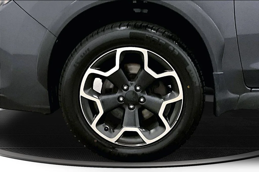 Used 2015 Gray Subaru 2.0i Limited image 31