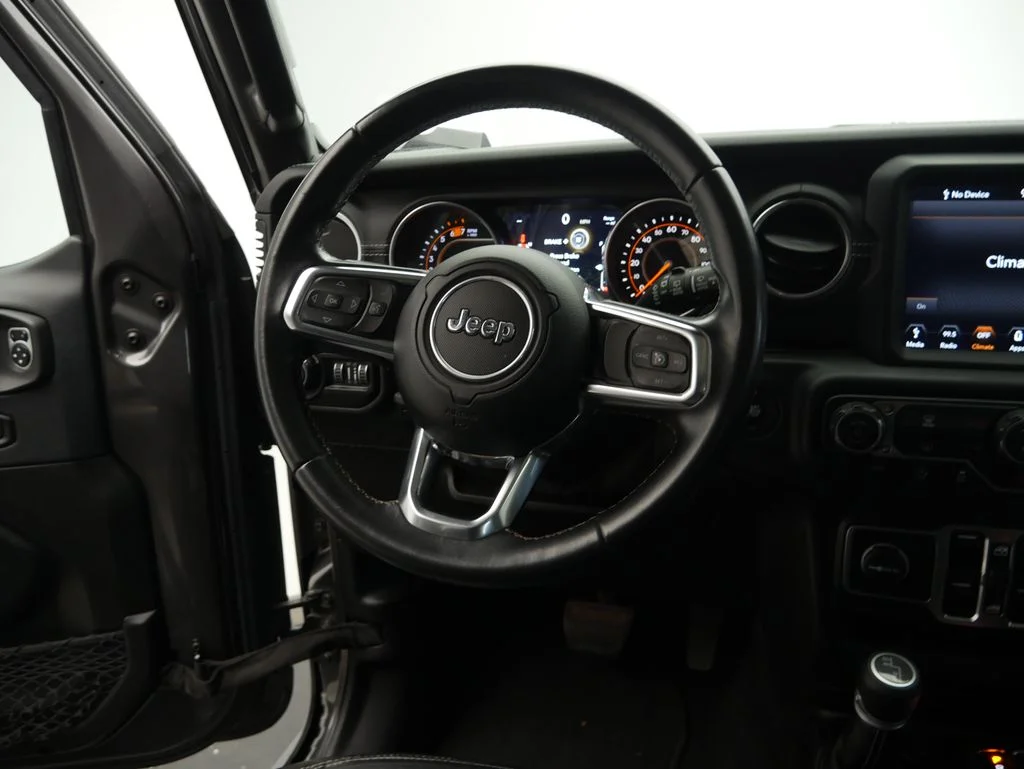 Used 2018 Crystal Metallic Jeep Unlimited Sahara image 28