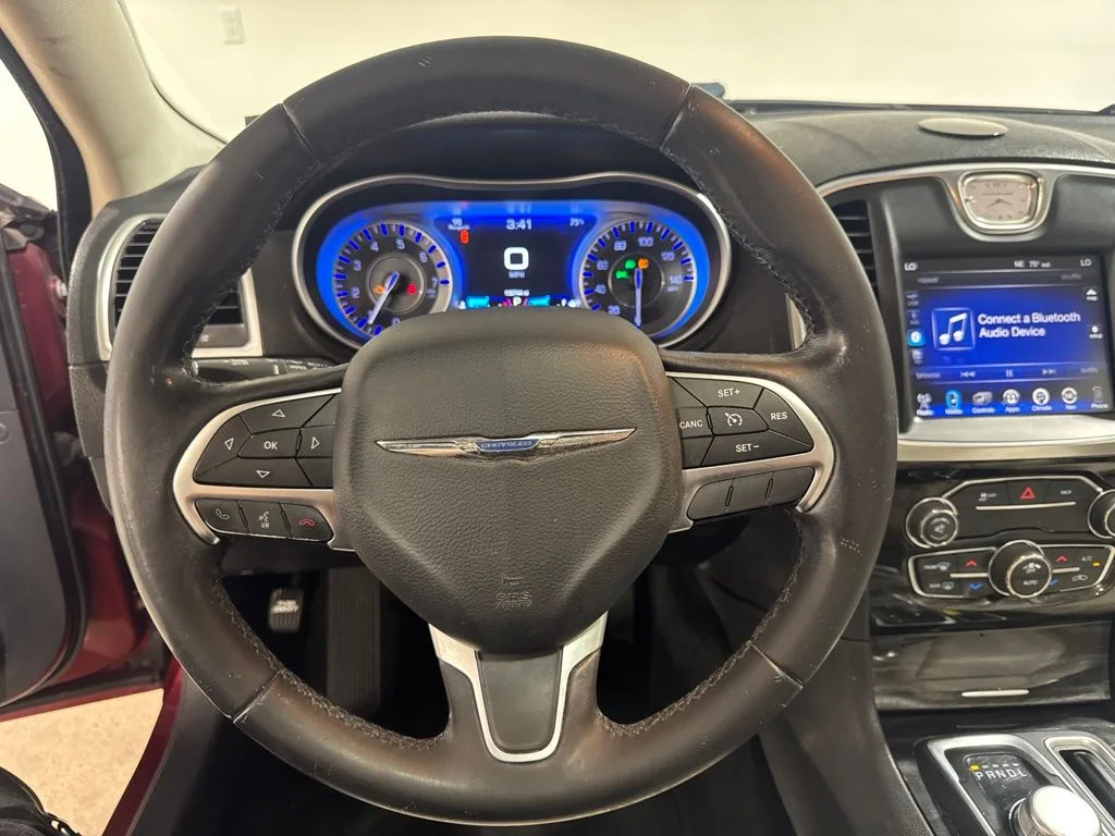 Used 2015 Velvet Chrysler Limited image 11