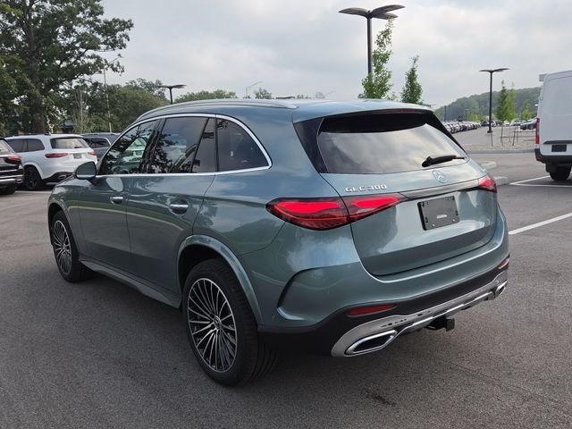 New 2027 Verde Silver Metallic Mercedes-Benz GLC300 image 5