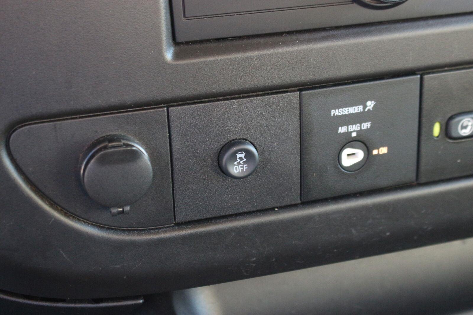 Used 2021 SUMMIT WHITE Chevrolet RWD 2500 155" image 24