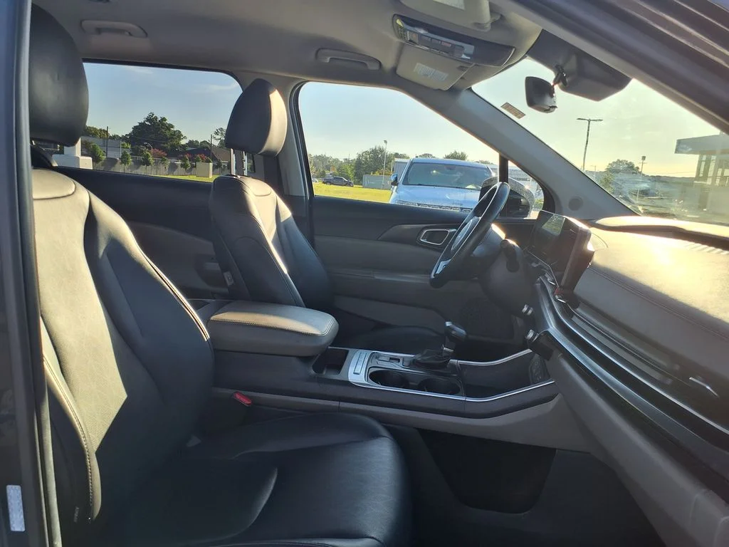 Used 2025 Gray Kia LXS image 24