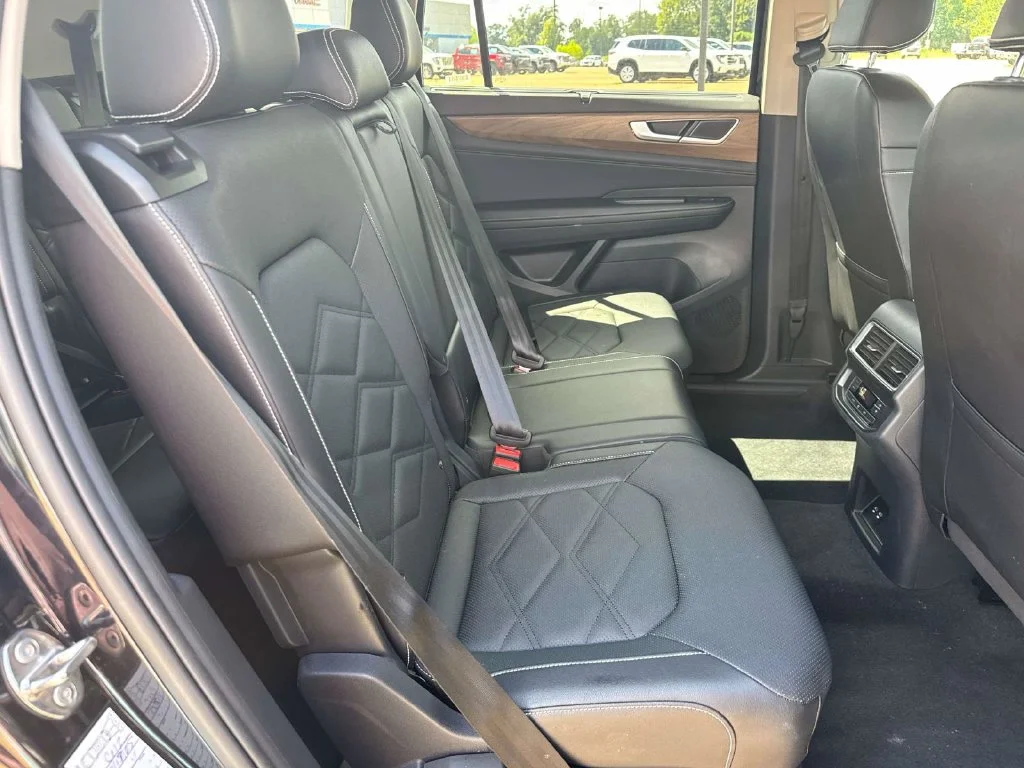 Used 2025 Black Volkswagen 2.0T SE w/Technology image 14