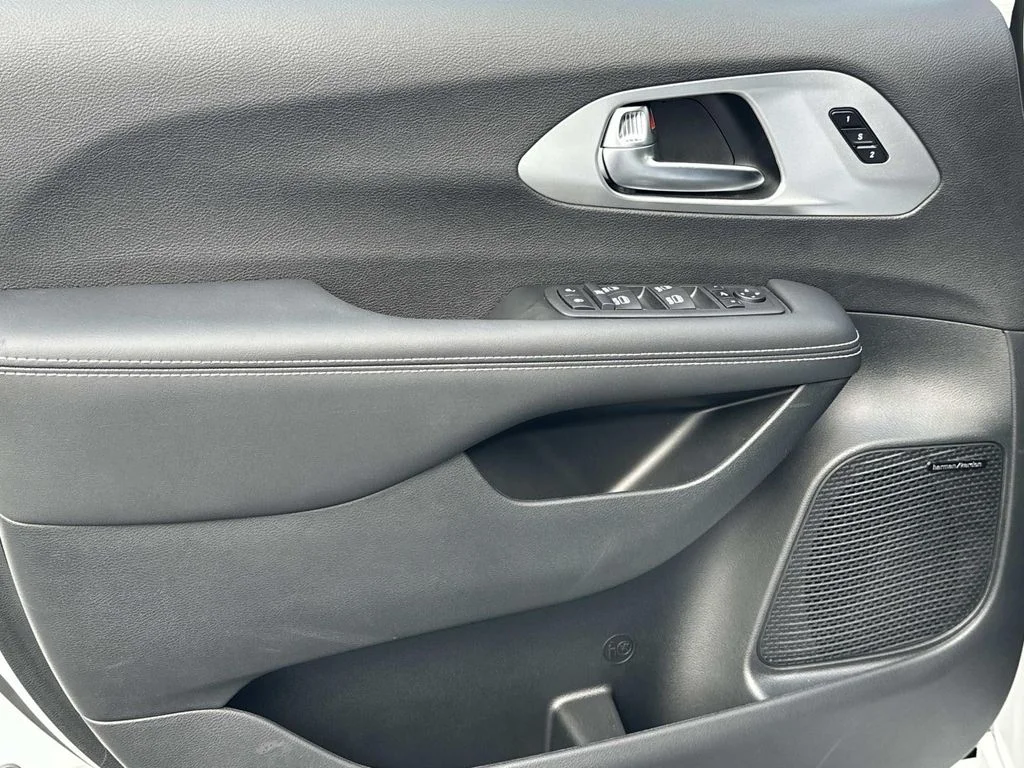 2026 Chrysler Pacifica Limited - Photo 27
