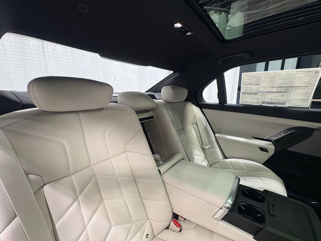 Used 2026 Gray BMW 760i xDrive image 23