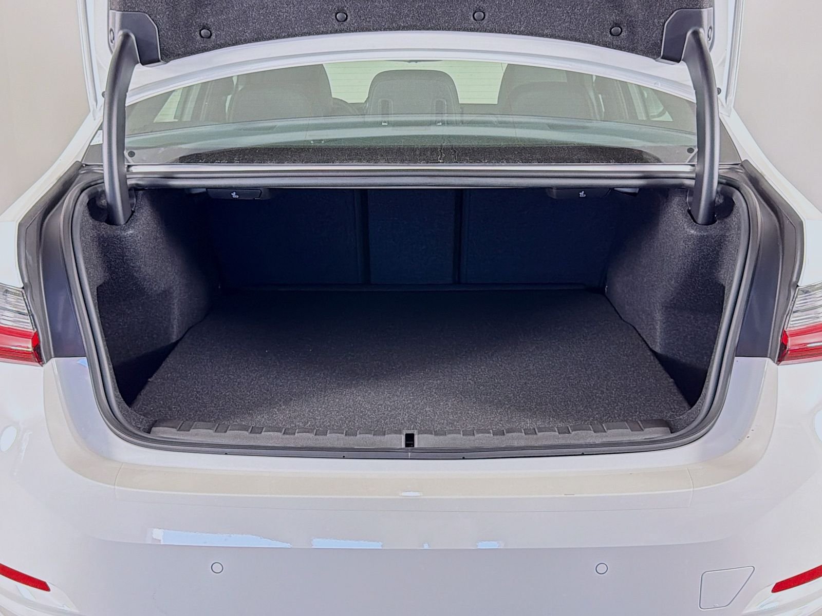 New 2026 Alpine White BMW 330i xDrive image 27