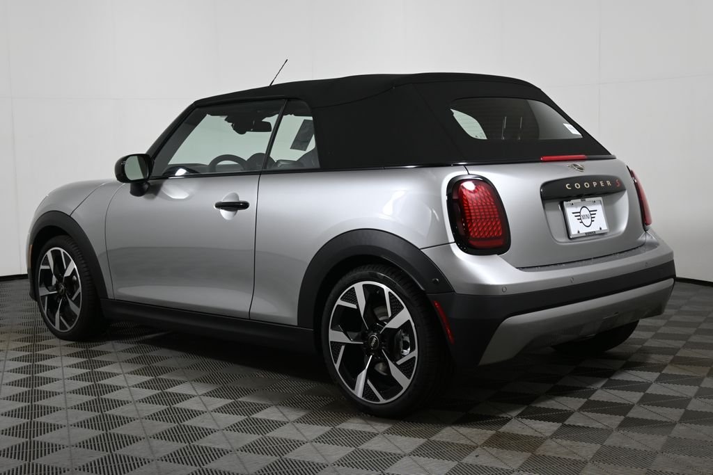 New 2026 Silver MINI Signature Plus image 6
