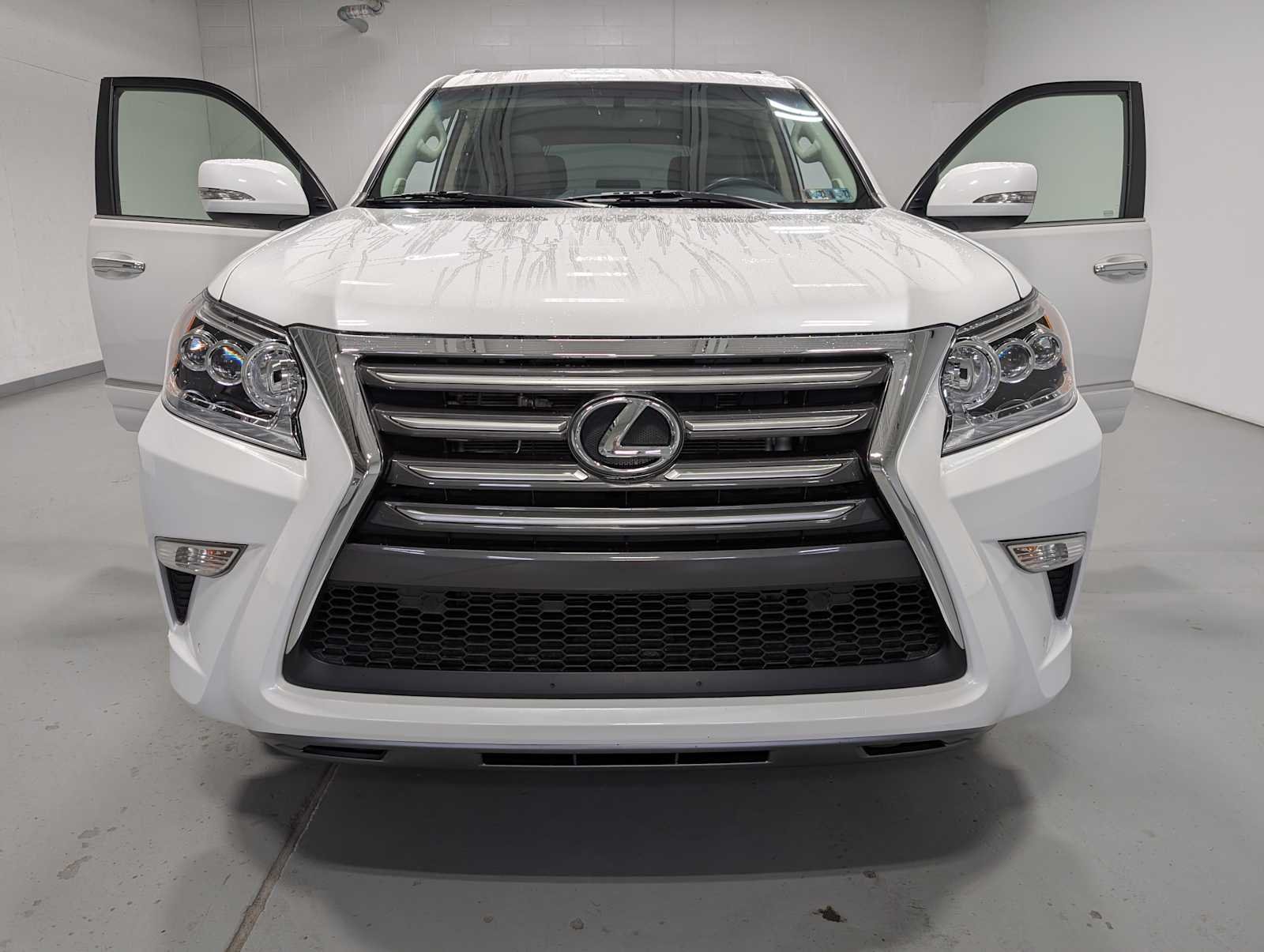 Used 2018 Starfire Pearl Lexus  image 15