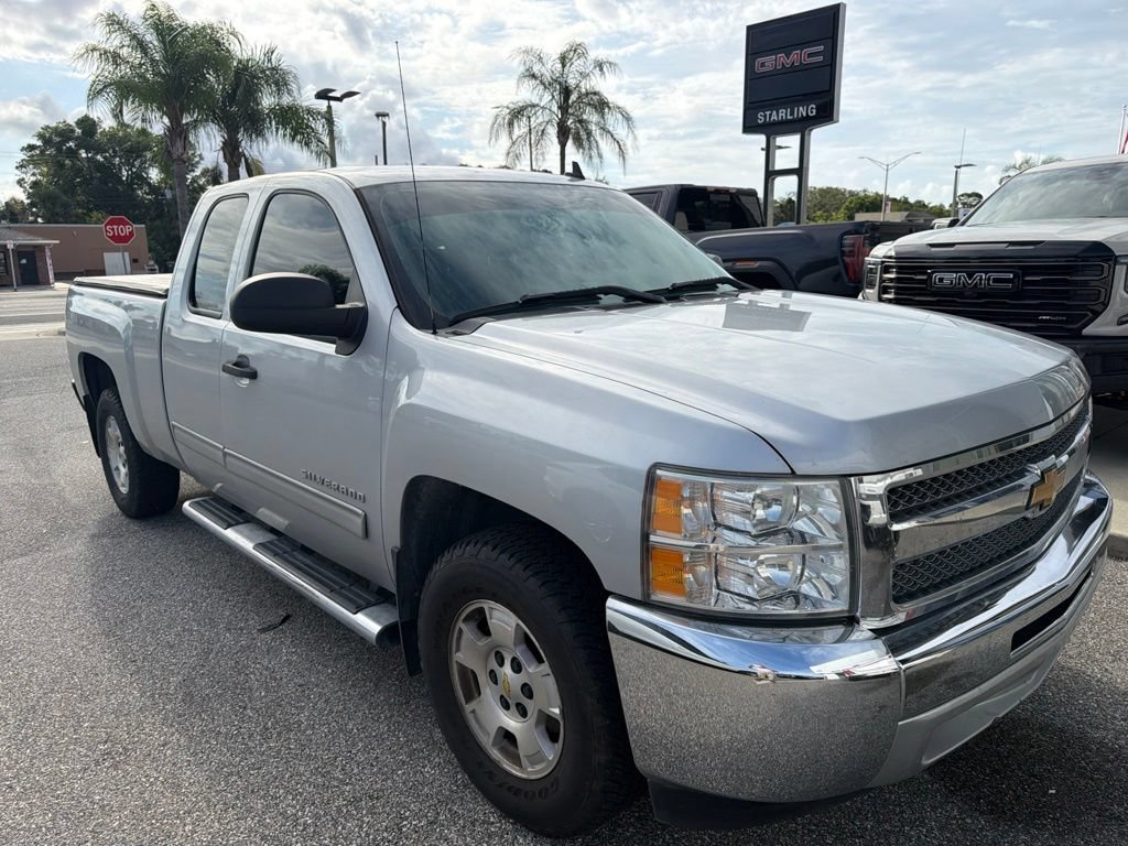 Used 2013 SILVER ICE METALLIC Chevrolet LT image 2