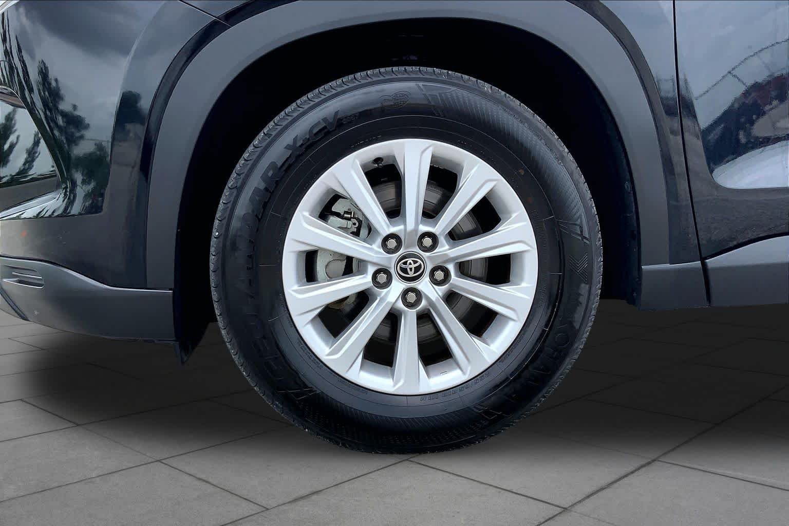 Used 2025 Midnight Black Metallic Toyota XLE image 11